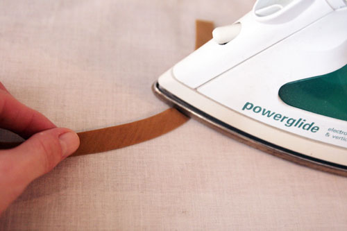 Having trouble stitching along an edge evenly? Try an edgestitch foot! Adjust the blade (or your needle position) so the blade rests on the edge and the needle is 2-3 mm to one side. Move the edge (or seam or fold) along the guide, and your stitching will be perfectly placed—so easy!