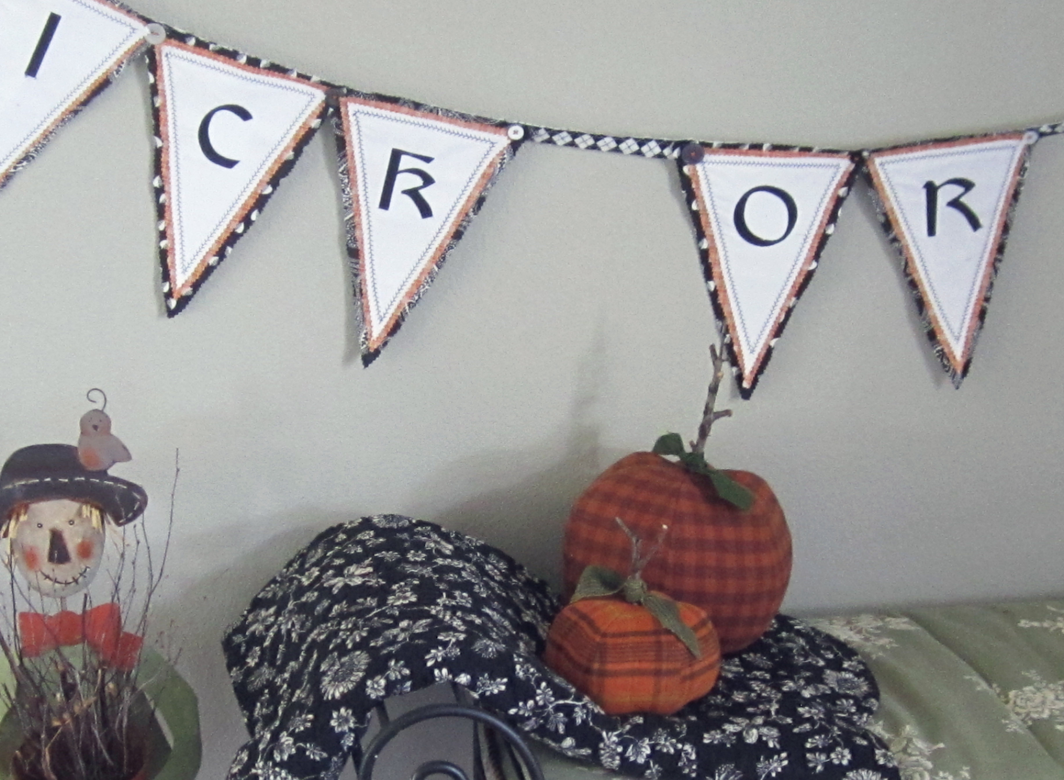 How to Make a Halloween Trick-or-Treat Banner