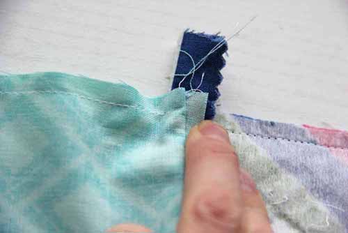 Zipped Up Selvage Pouch Free Tutorial