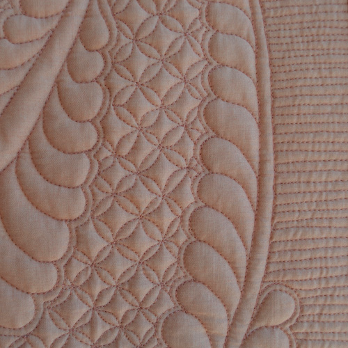 Renae Allen's Quartro Decennie quilt - close-up of fill stitches.
