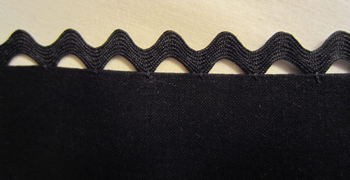 Floating Rickrack Sewing Technique - Edging