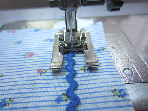 Floating Rickrack Sewing Technique