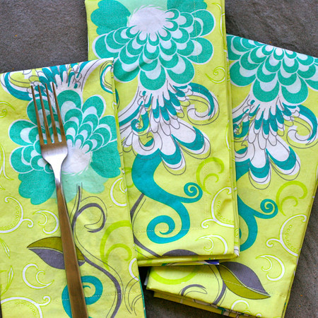 Aesthetic Nest: Sewing: Rickrack Place Mats and Napkins (Tutorial)