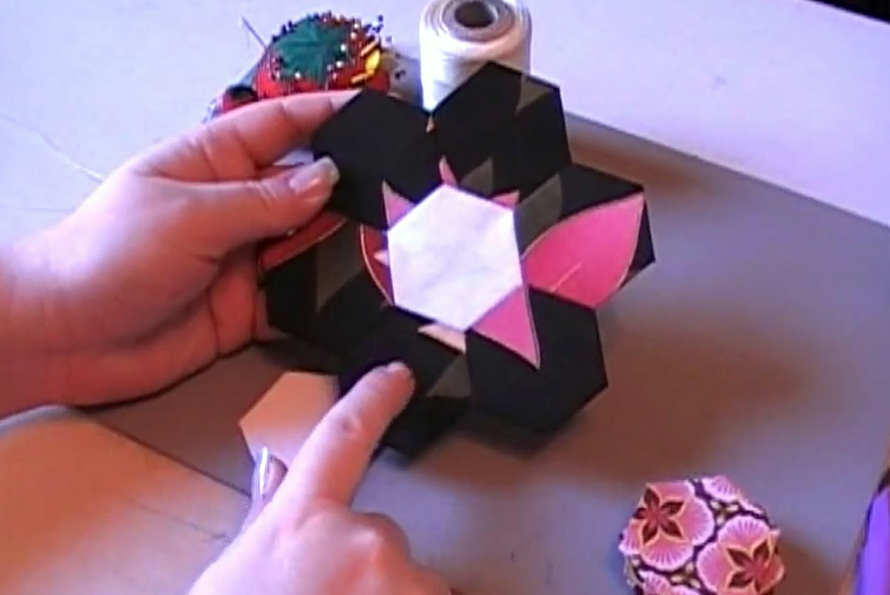 how to make a paper pieced hexagon flower