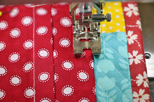 Easy DIY Quilt Hanging Sleeve – Almost Entirely by Machine! - WeAllSew