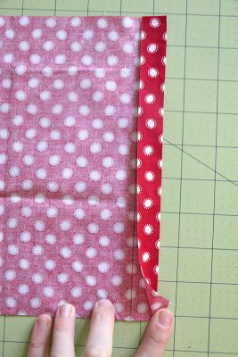 Easy DIY Quilt Hanging Sleeve – Almost Entirely by Machine! - WeAllSew