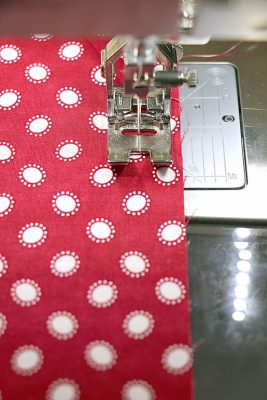 Easy DIY Quilt Hanging Sleeve – Almost Entirely by Machine! - WeAllSew