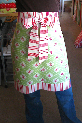 One hour christmas apron tutorial