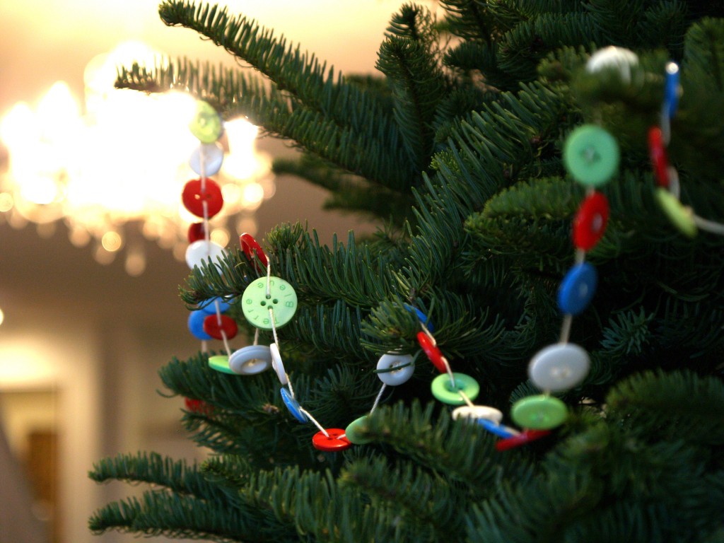 DIY button holiday garland