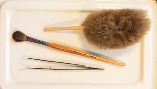 A Cheap Makeup Brush can be used as a Sewing Machine Cleaning