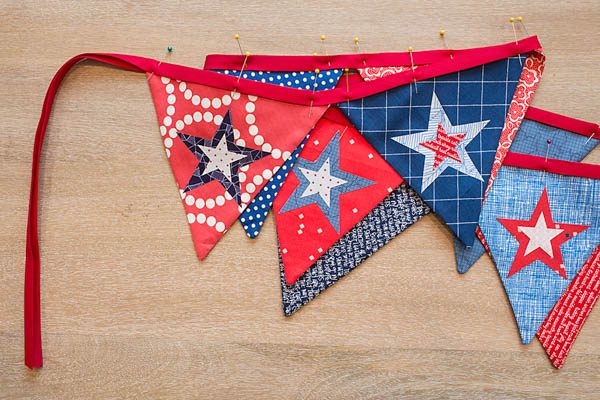 BERNINA 4th of July Bunting Tutorial Pinning