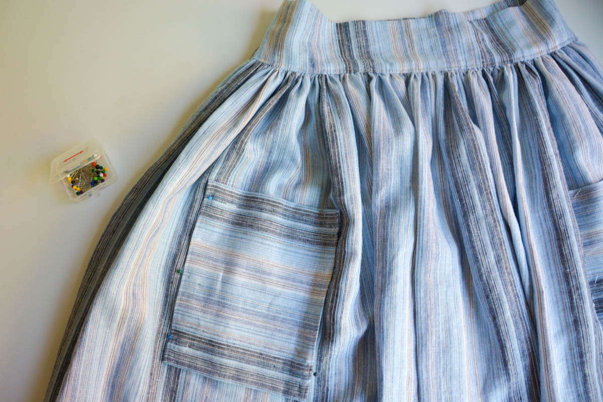 Midi Skirt Tutorial - Pin the pockets in place