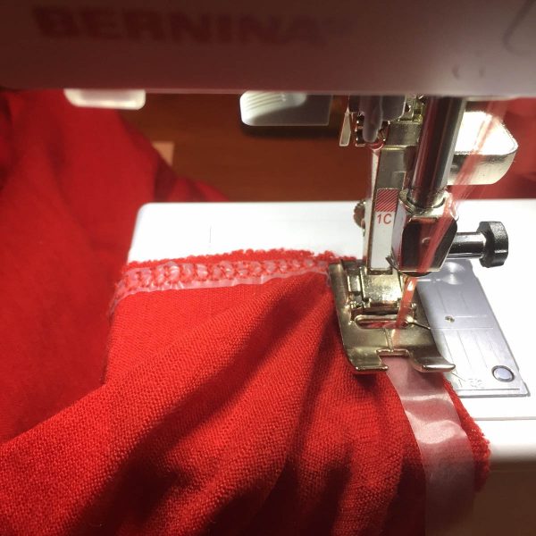 Tip for sewing stretchy, stable hems on knits - Jersey stitch