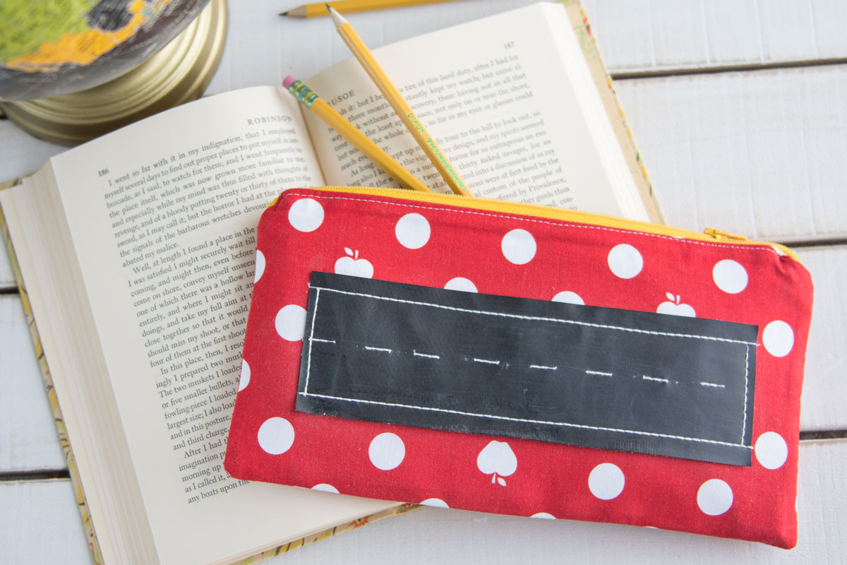 Sewing Tutorial for a zippered pouch with a chalk board on the front... so cute for back to school or for a teacher appreciation gift