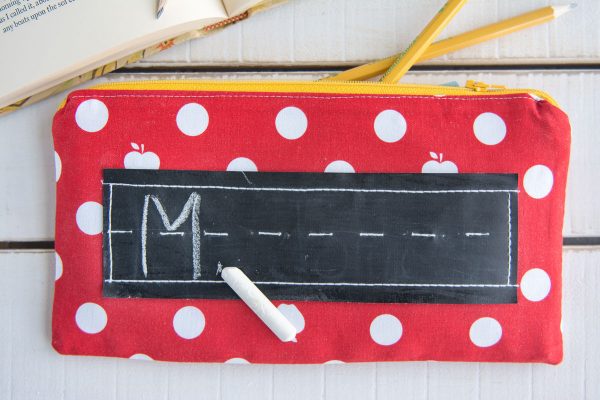 Sewing Tutorial for a zippered pouch with a chalk board on the front... so cute for back to school or for a teacher appreciation gift