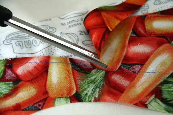 Recycle old canvas bags into made-over market bags with this tutorial