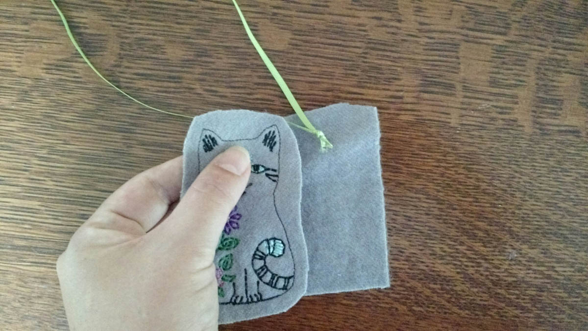 Baby Mobile Tutorial - cat with knotted ribbon