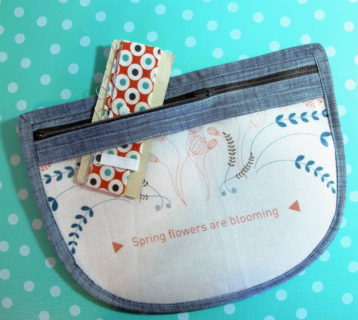 Rounded Vinyl Zip Pouch WeAllSew