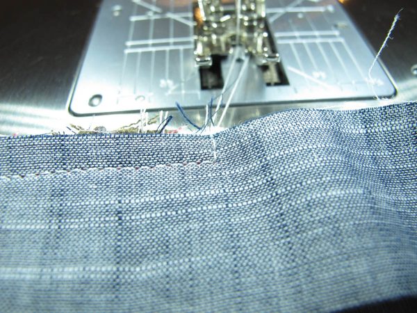 Vinyl Zip Pouch Tutorial - stitching the pouch