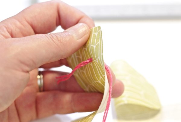 DIY potted plush succulents Step five: embroider flowers