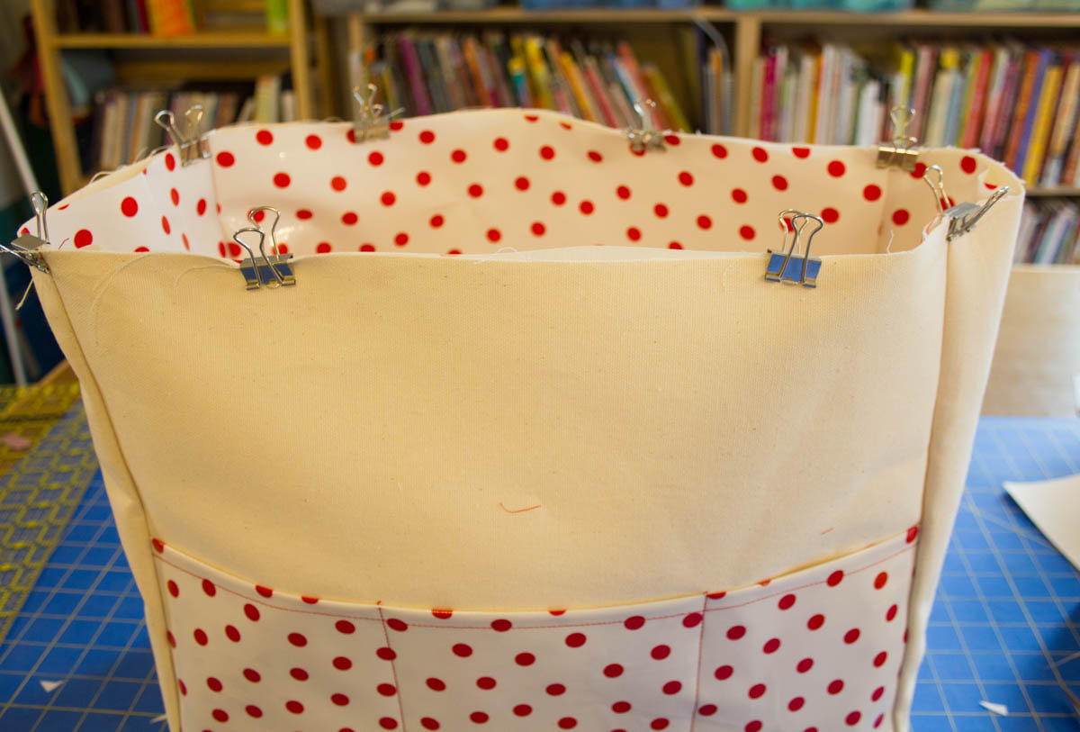 Oilcloth-lined Garden Tote Tutorial - keep the layers from shifting