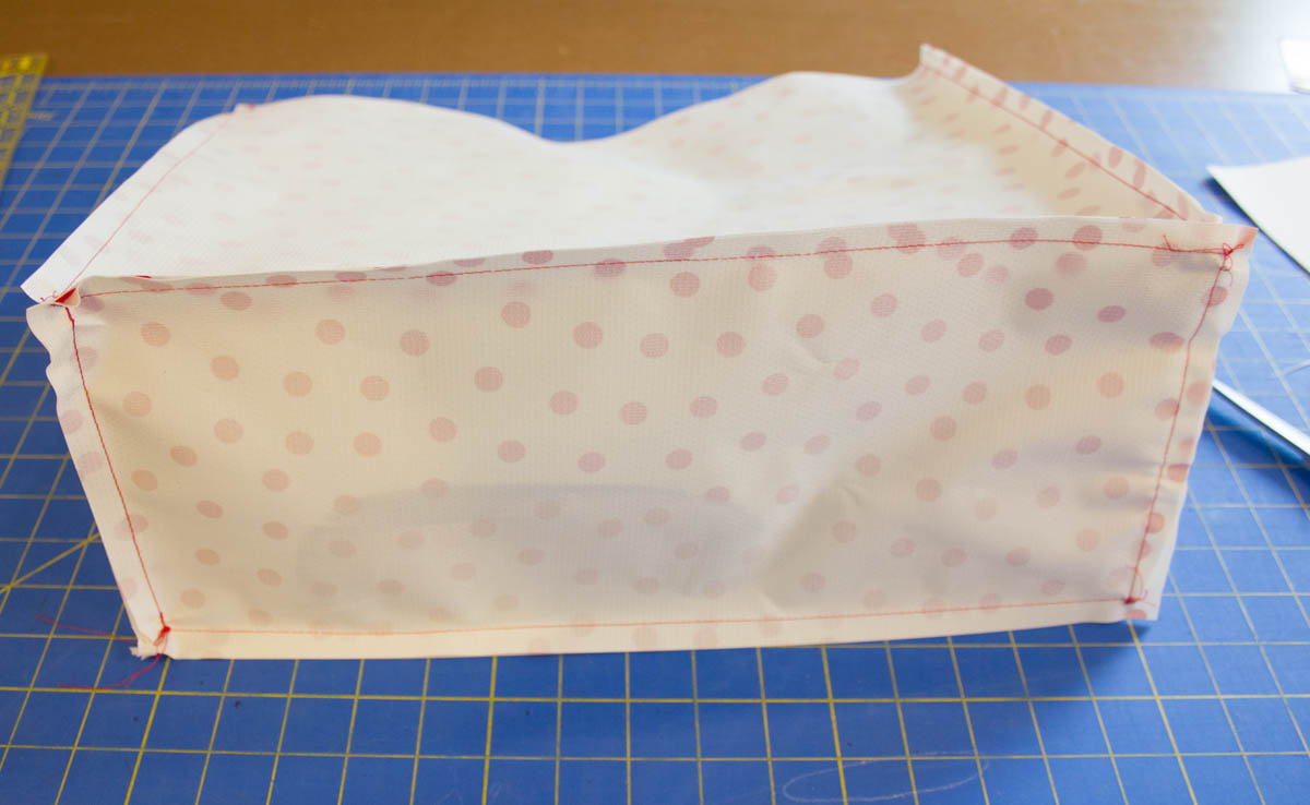 Oilcloth-lined Garden Tote Tutorial - sewing the lining