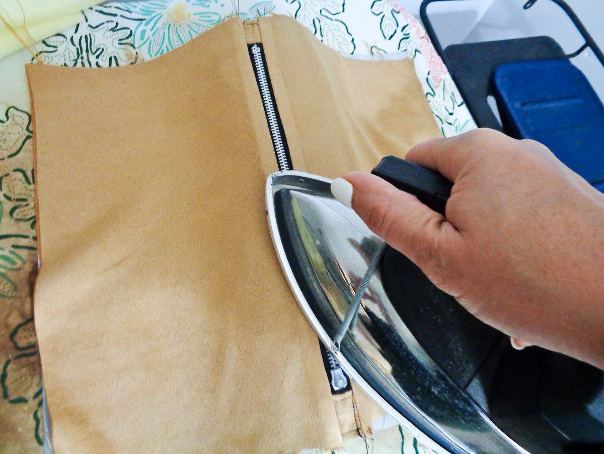 Clutch With Detachable Chain Strap WeAllSew