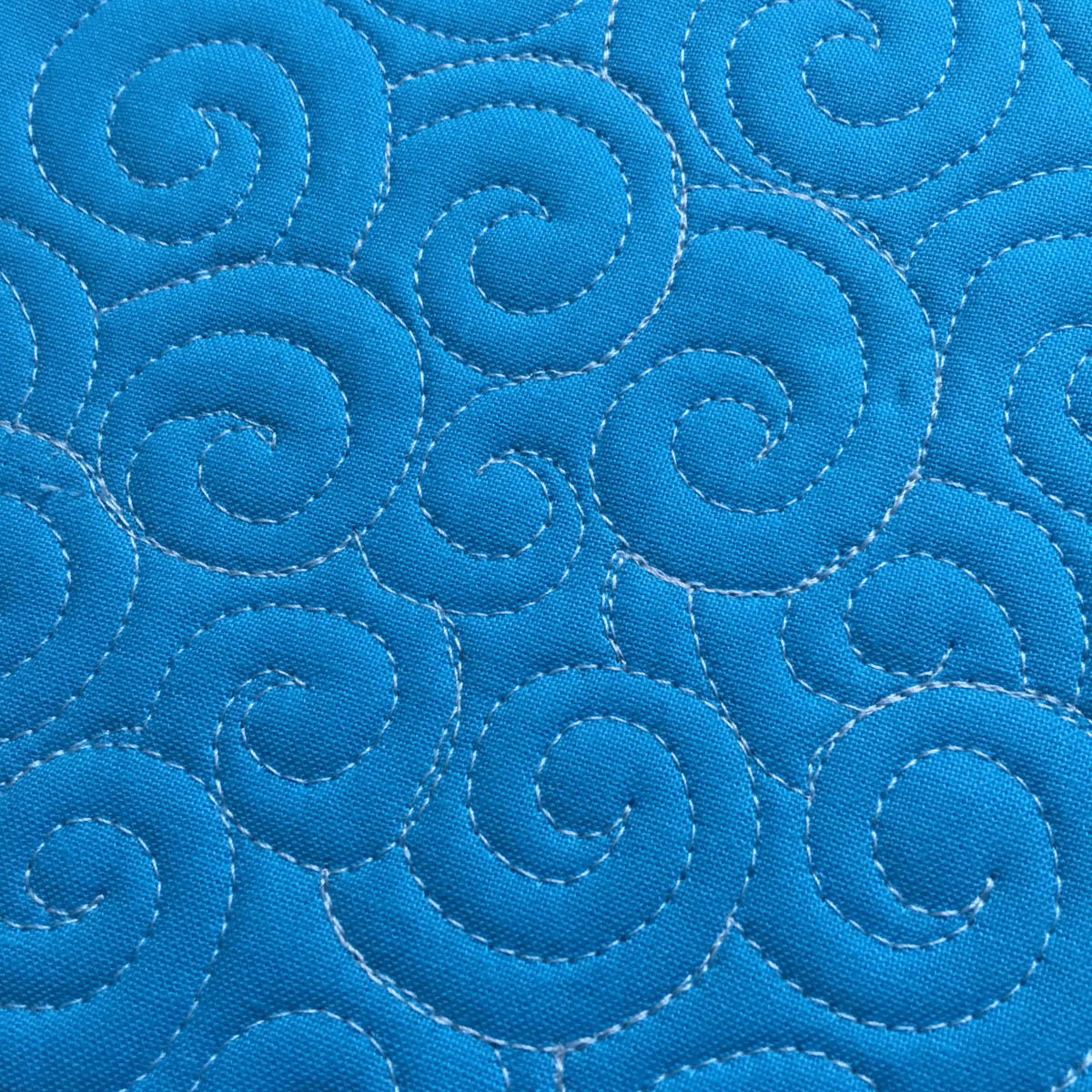 how-to-free-motion-quilt-swirl-designs-weallsew