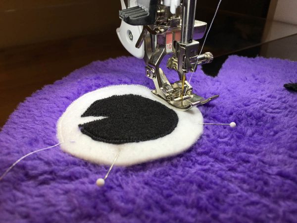How to sew Stubby the Squid - Zig-zag stitch onto head front