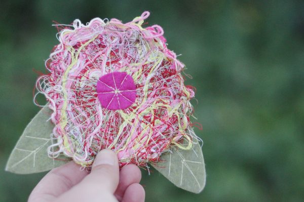 Recycled thread flower pin Tutorial