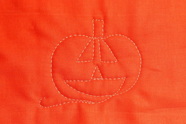 Jack-o-Lantern Free-motion Quilting-stitching the mouth