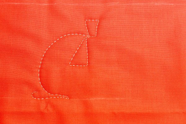 Jack-o-Lantern Free-motion Quilting-stitch the triangle eye