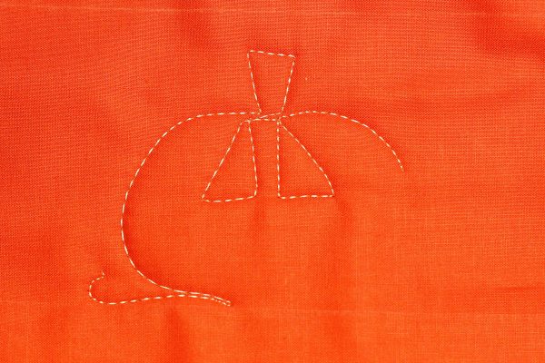 Jack-o-Lantern Free-motion Quilting-stitch the left eye