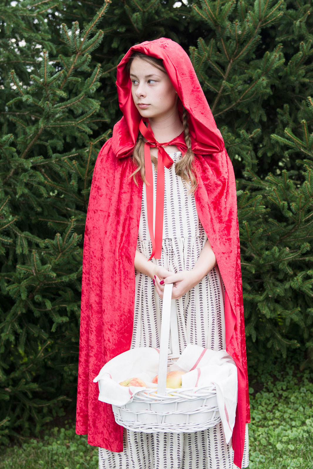 How to make a hooded cape; perfect for a Halloween Costume