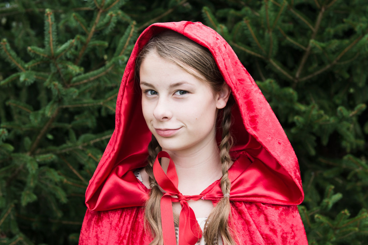 How to make a hooded cape; perfect for a Halloween Costume