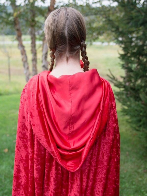 How to make a hooded cape; perfect for a Halloween Costume