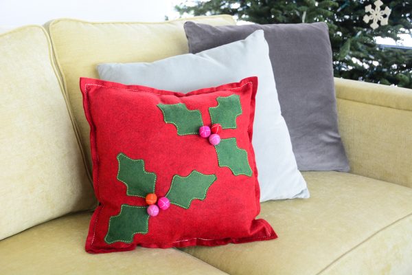 Holly Berry Felt Pillow DIY-5051