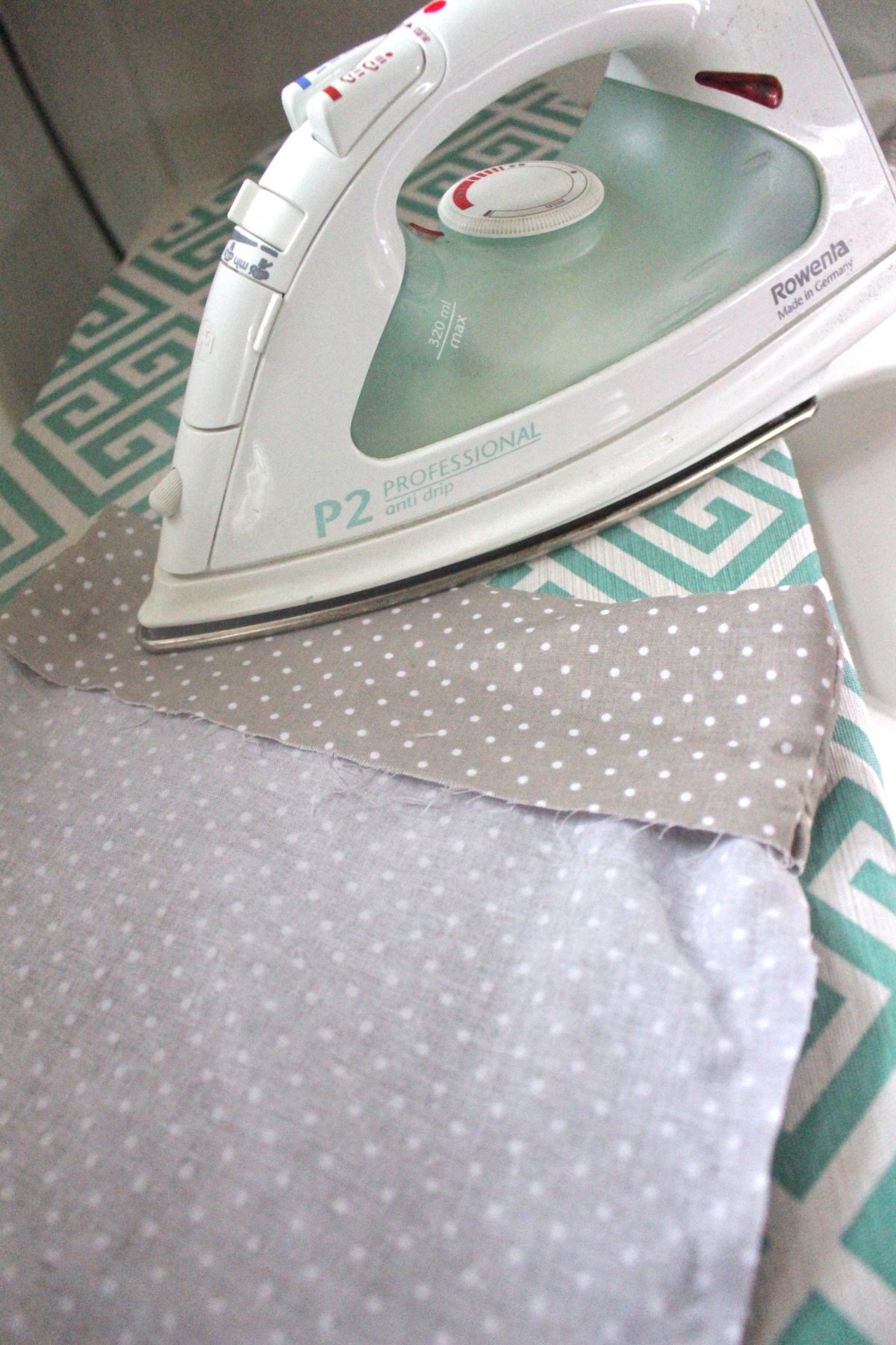 Reusable washable lunch bag Tutorial step seven: fold and iron the top if the lining