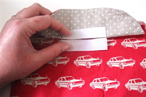Reusable washable lunch bag Tutorial step seventeen: sew on Velcro