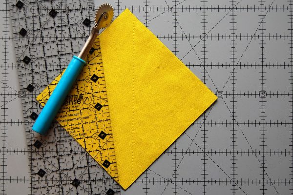 Half square triangle piecing tip
