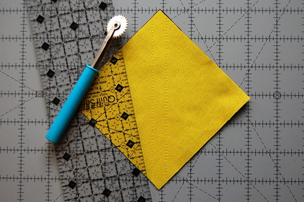 Half square triangle piecing tip