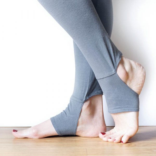 Free Sewing Pattern DIY Yoga-Style Stirrup Leggings by Sew DIY for BERNINA 