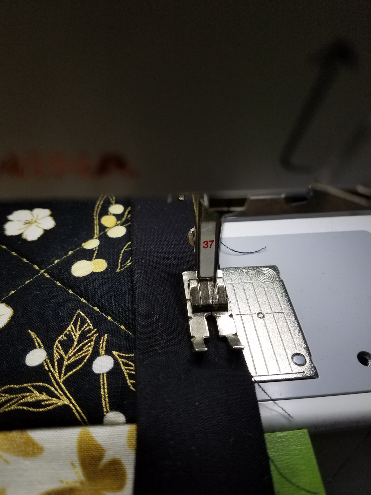 Shoofly Block Placemats-stitching