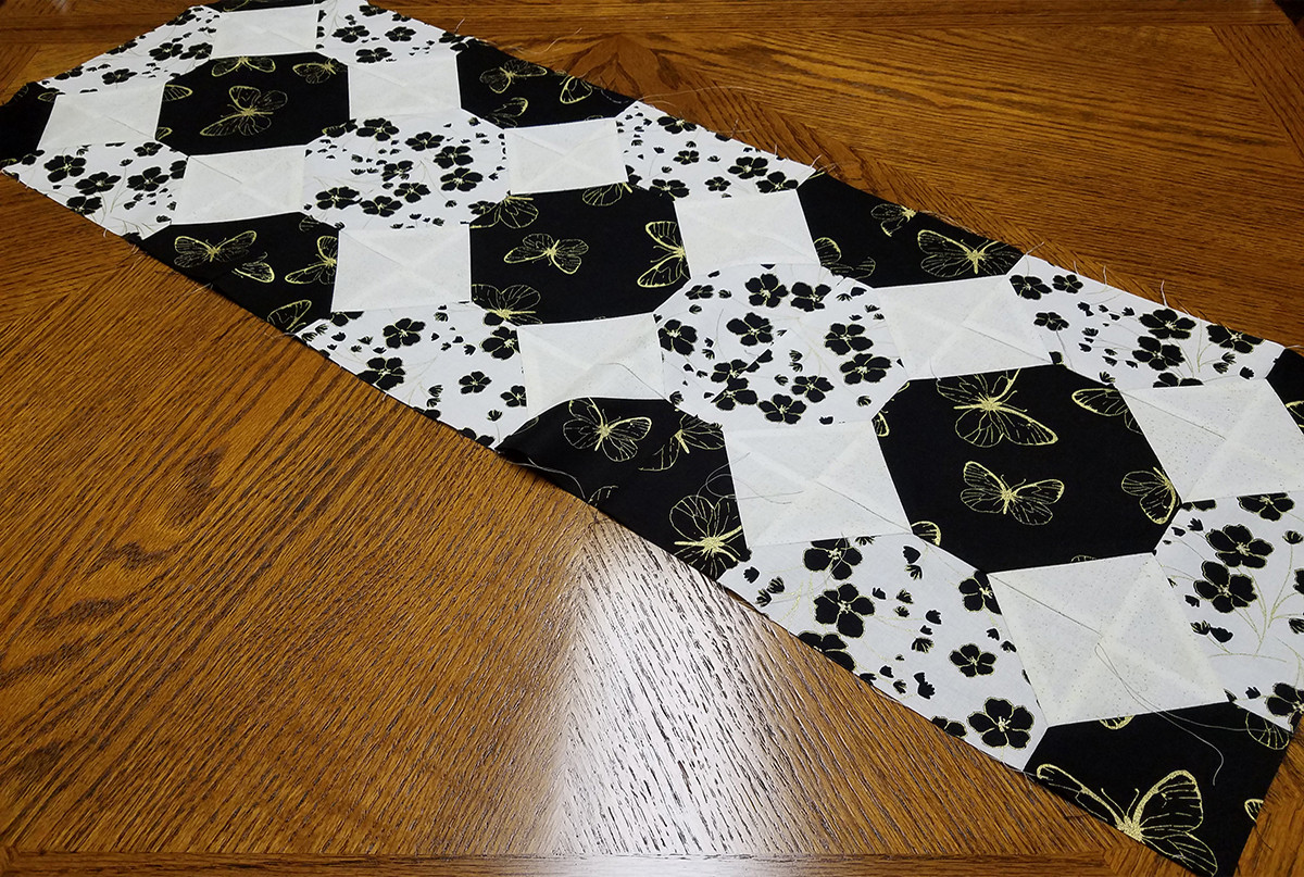 Magic Circle Table Runner WeAllSew