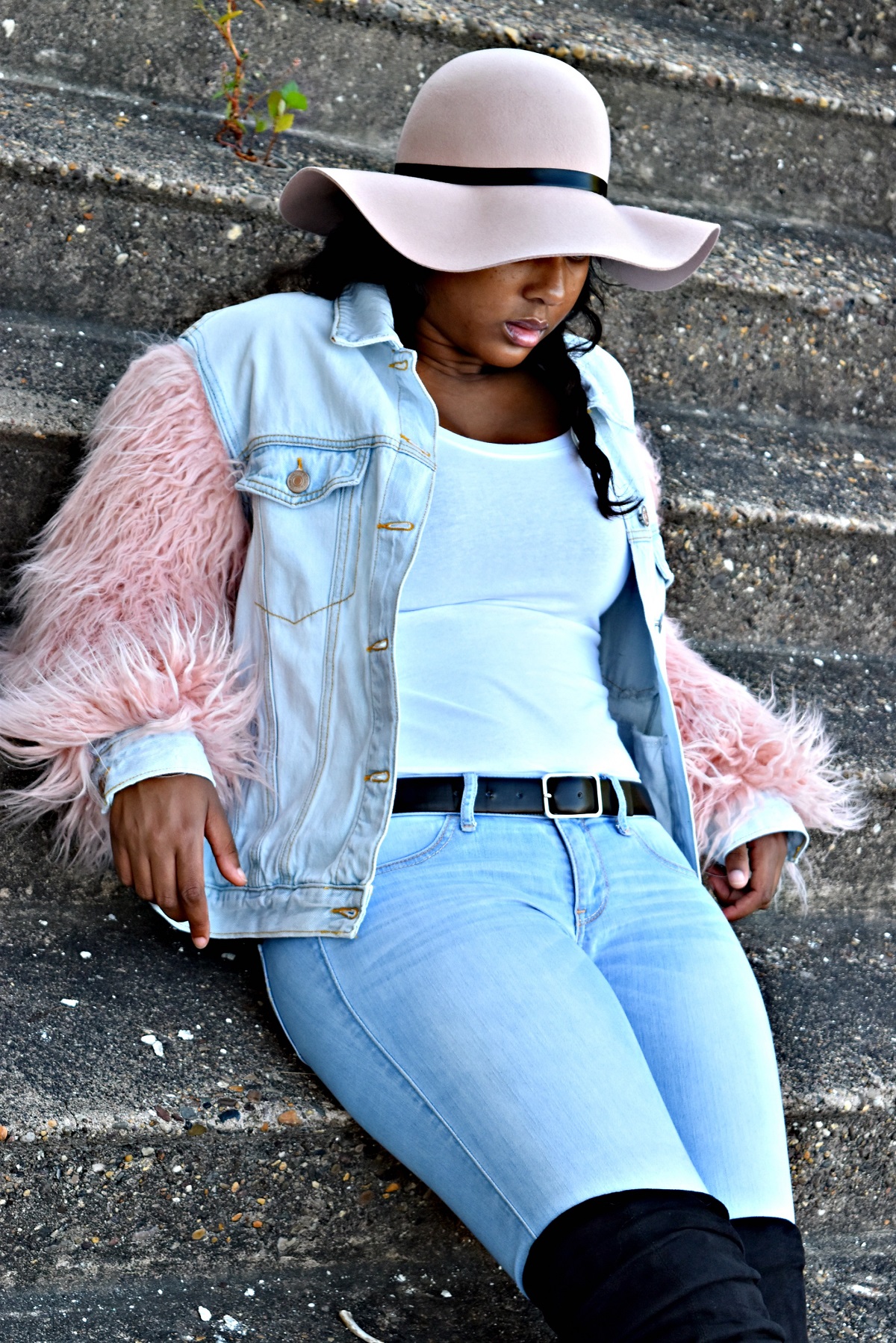 Fur denim hot sale jacket outfit