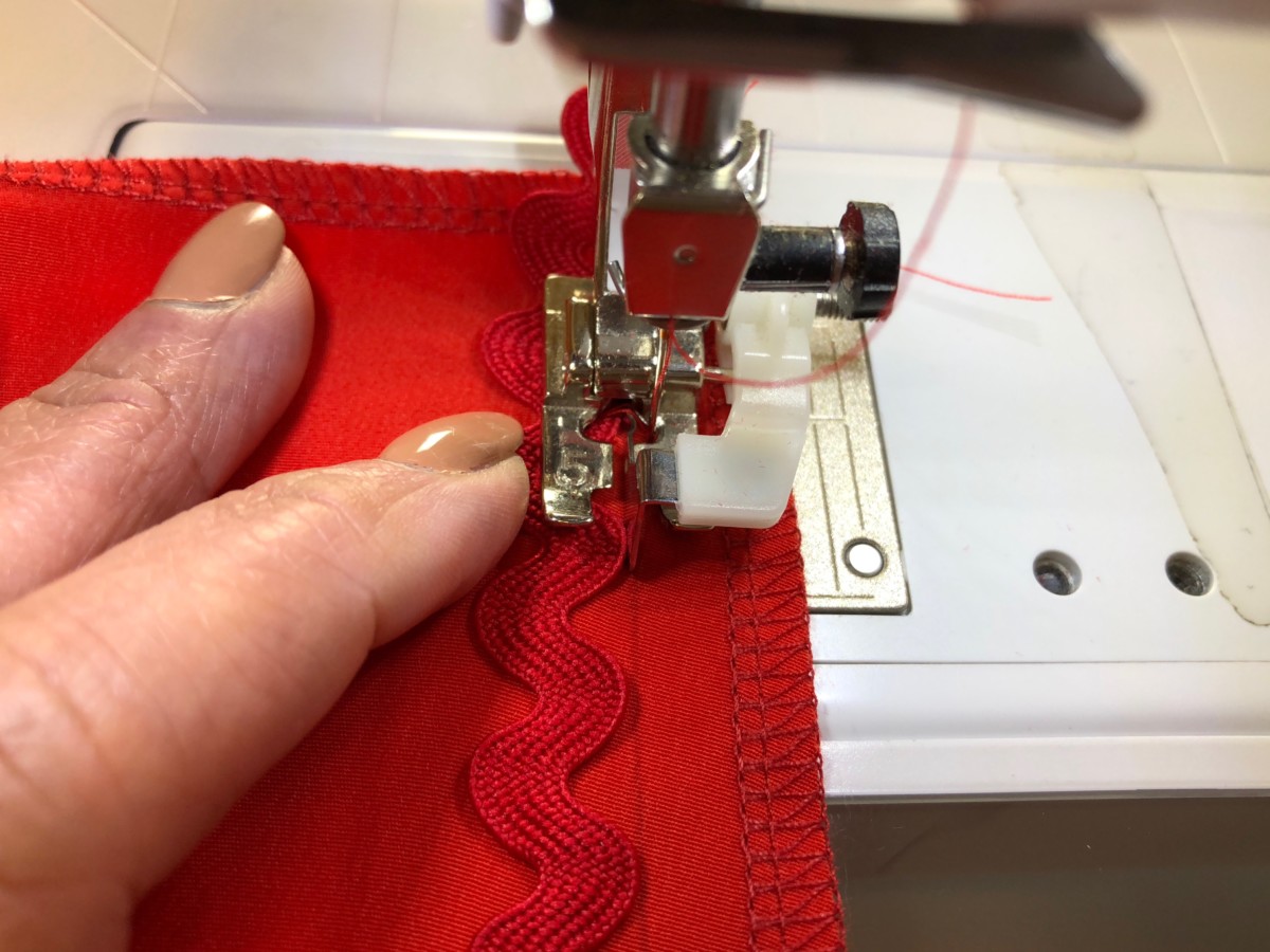 How to Sew Floating Rick Rack - WeAllSew