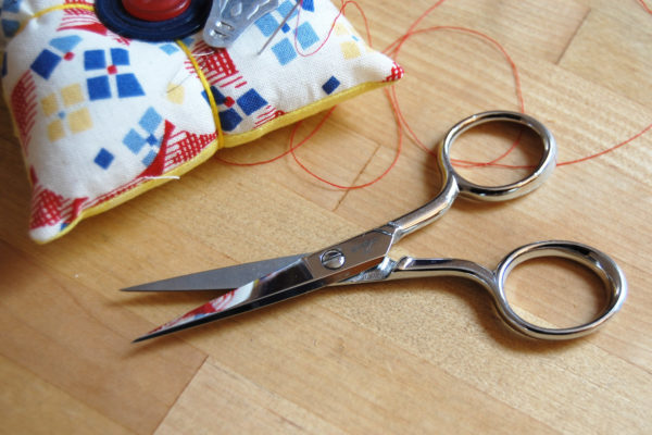 10+ Essential Sewing Tools For Beginners