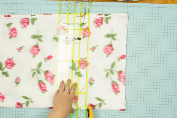 How to Cut Fabric for Fleece Blanket