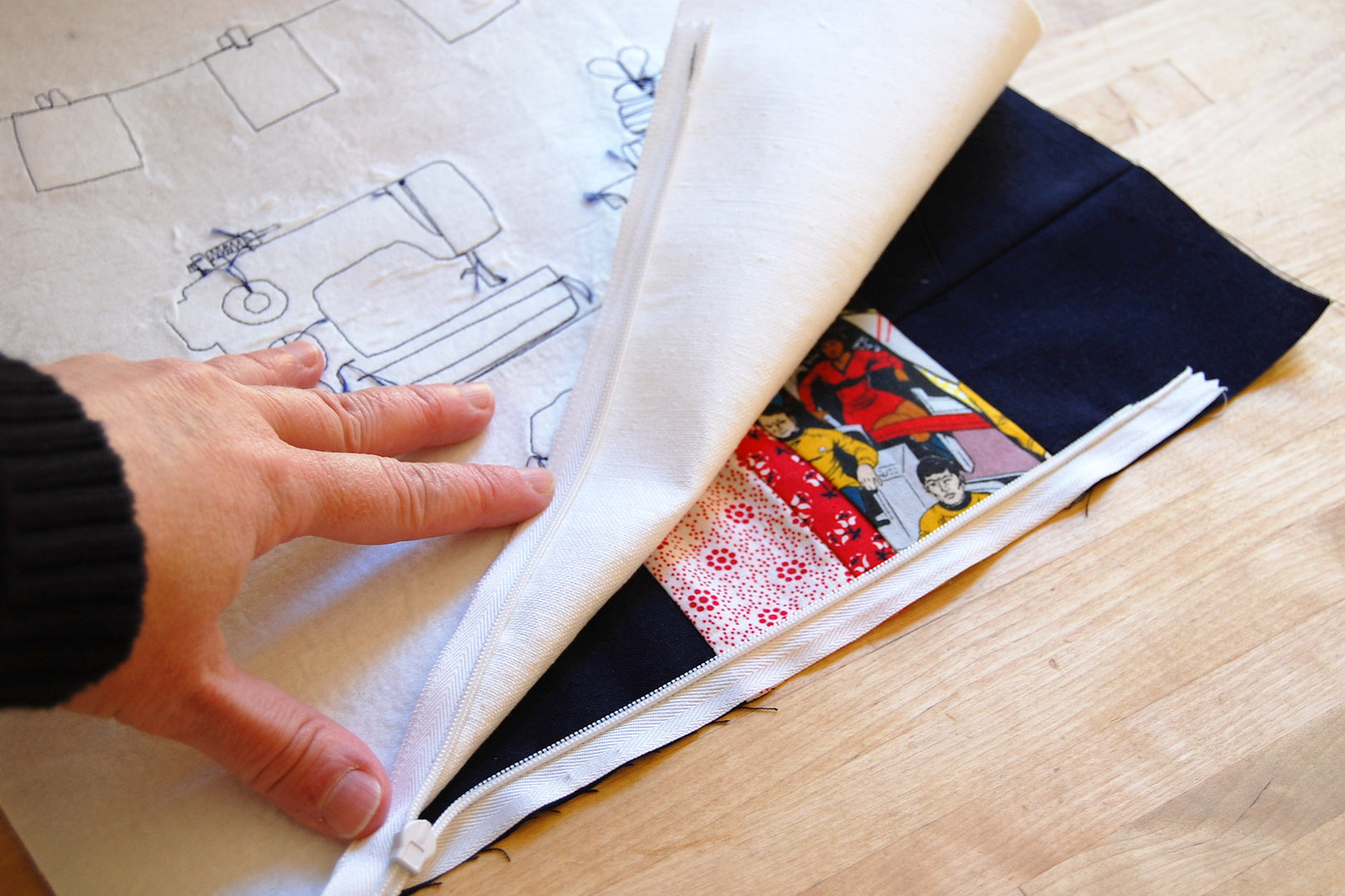 how to sew an invisible zipper in a pillow