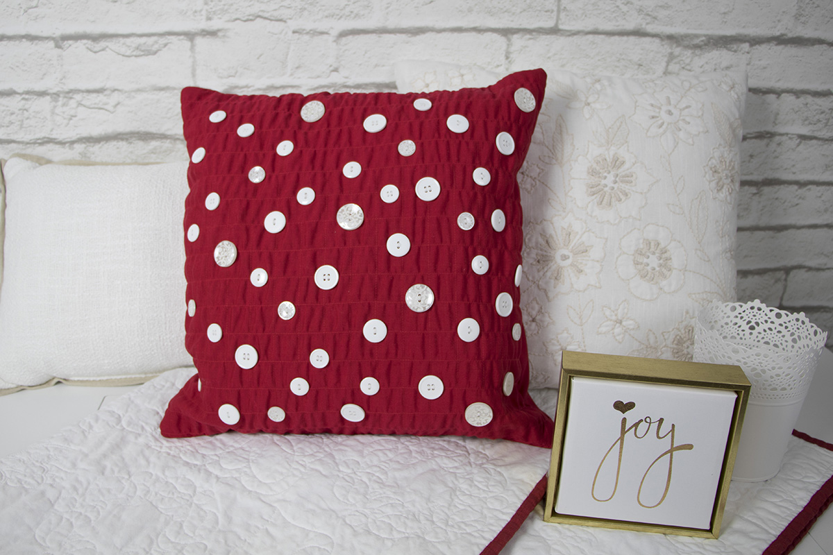 Red_and_White_Pillow